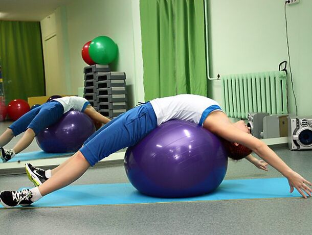 Exercicios nun fitball para o tratamento da osteocondrose